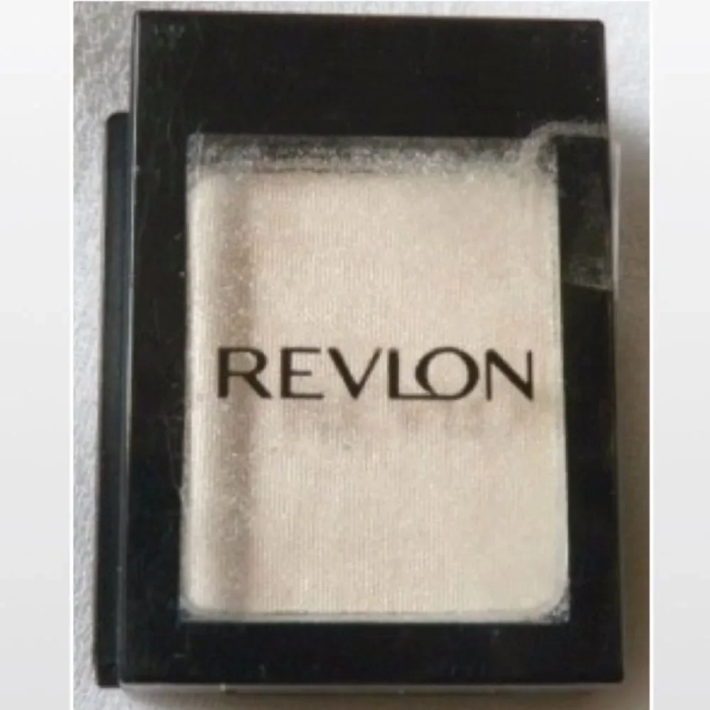 New Revlon Eyeshadow Womens Make Up Oyster White Metallic Eyes Cosmetic NWT